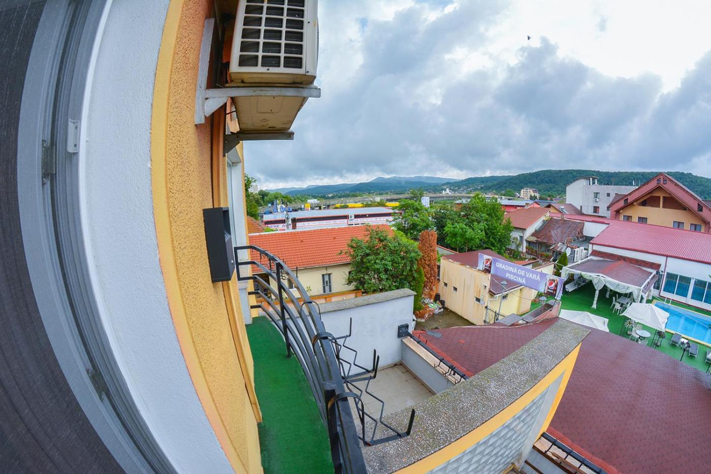 Hotel Pensiune Valentina Râmnicu Vâlcea Exterior foto